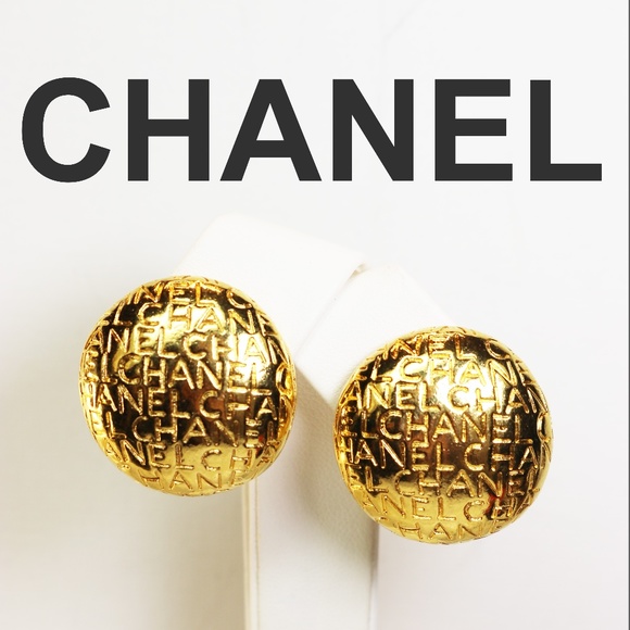 Chanel Monogram Vintage Gold Plated Clip-on Earrings in Mint Condition *signed* - Picture 6 of 16